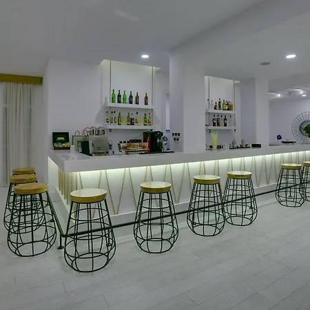 Vera Miramar Hotel 5*